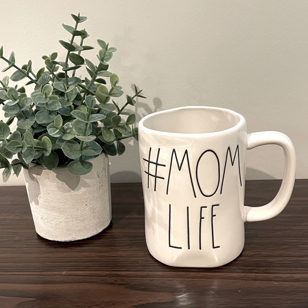 RAE DUNN #MOM LIFE MUG